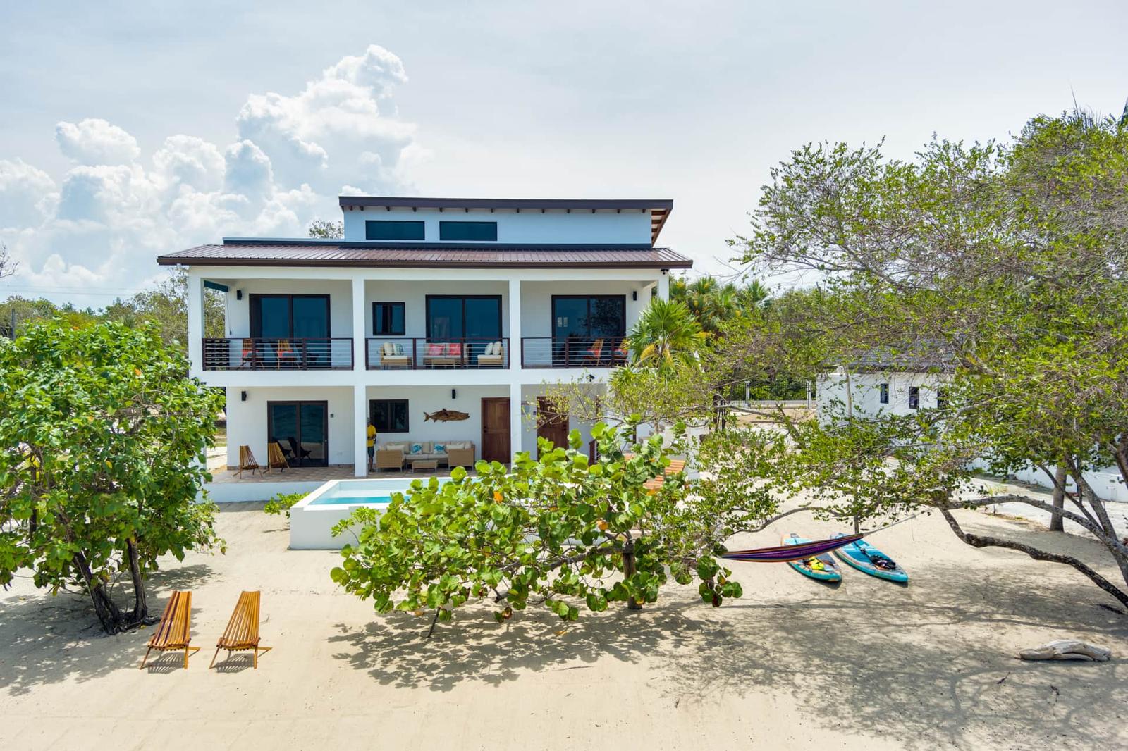 Beachfront Home in Surfside on the Placencia Peninsula — photo 3