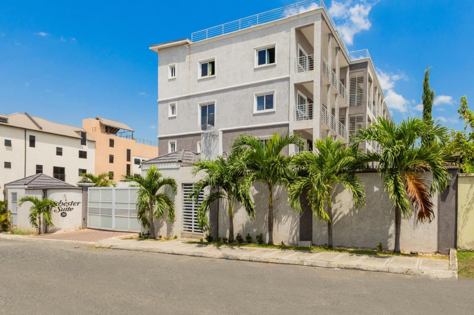 2-bedroom penthouse in Kingston 8, Jamaica — photo 1