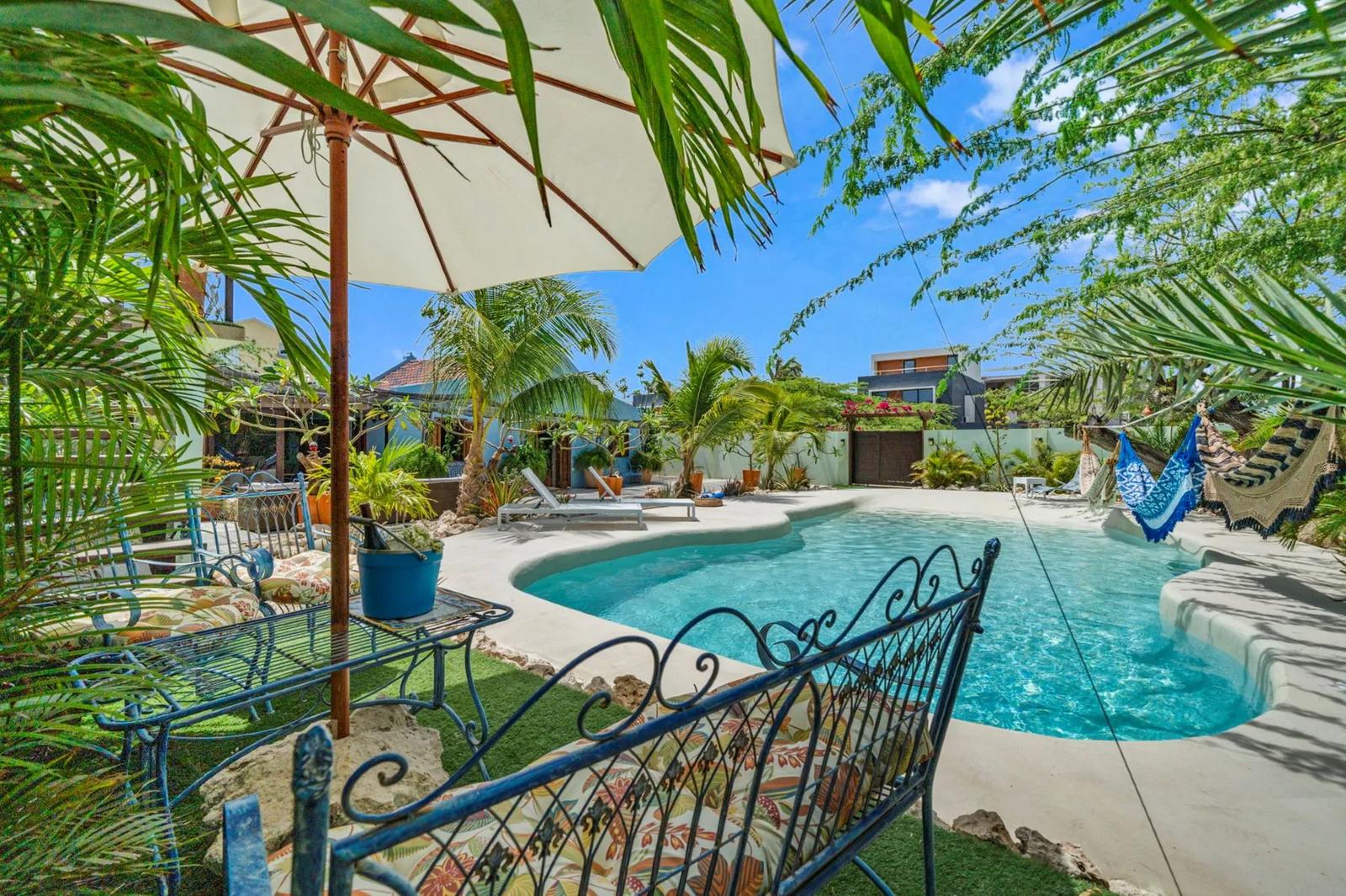 One of a Kind Gorgeous Renovated Authentic Aruba "Cunucu house" Noord Aruba — photo 4