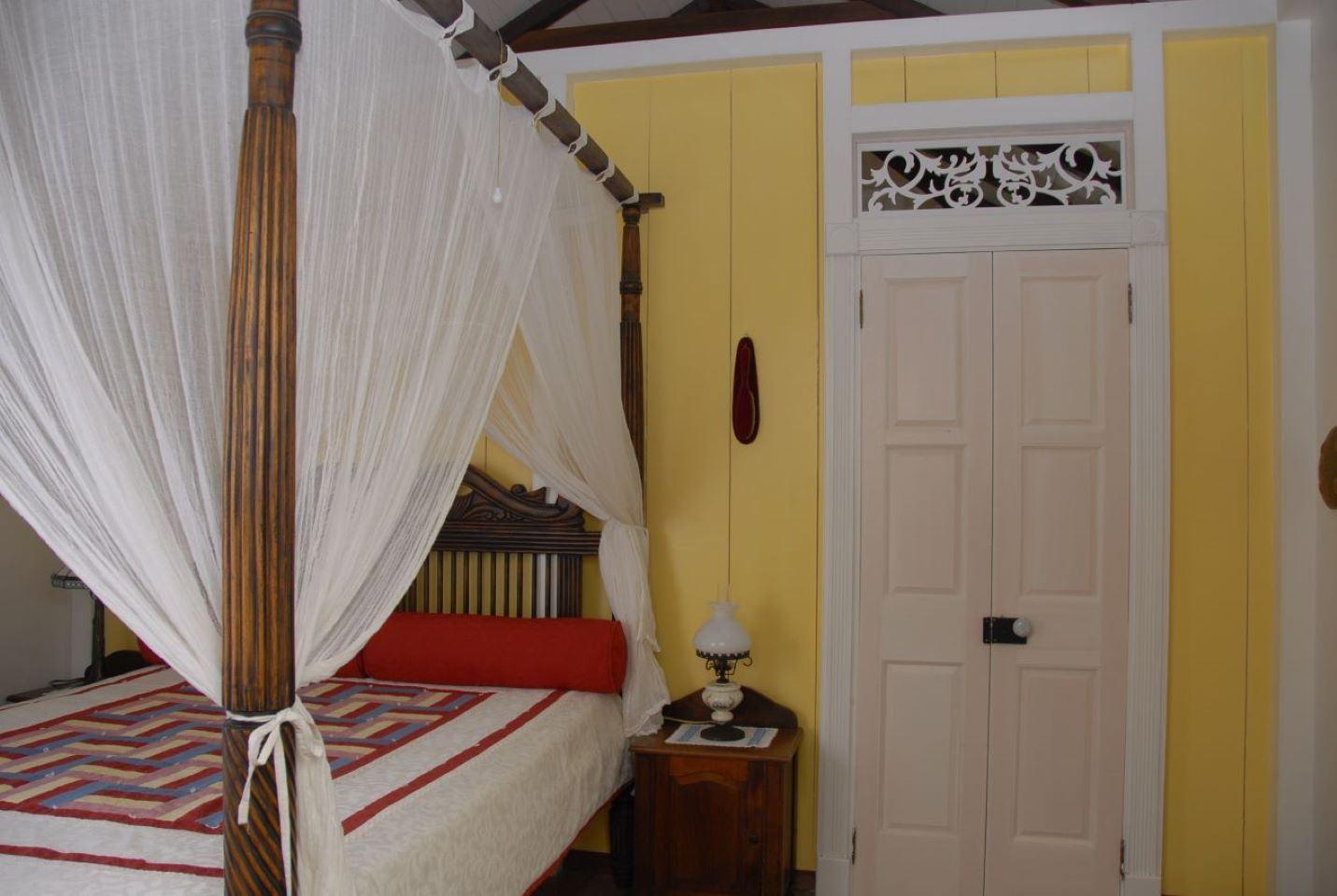 SABA ISLAND Tropical Forest - House on the Path — photo 4