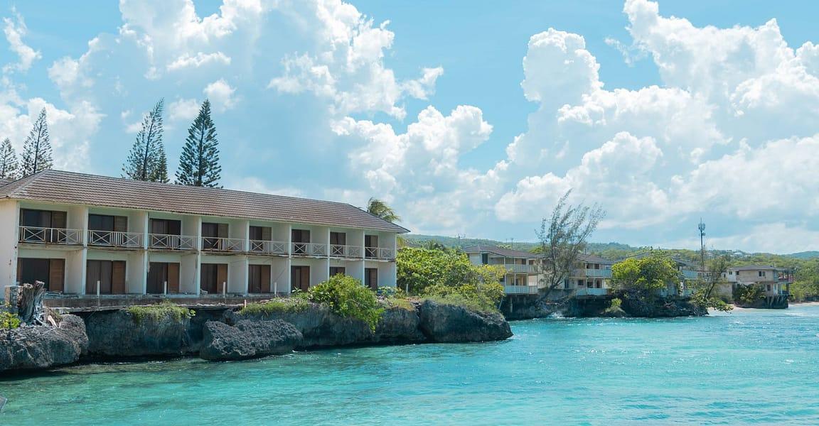 17 Bedroom Boutique Resort for Sale, Seven Mile Beach, Negril, Westmoreland, Jamaica — photo 1