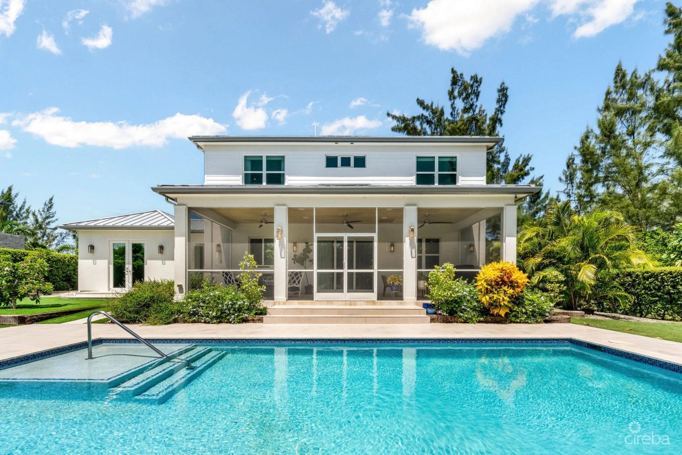 The Lakes Executive Family Home With Pool — photo 4