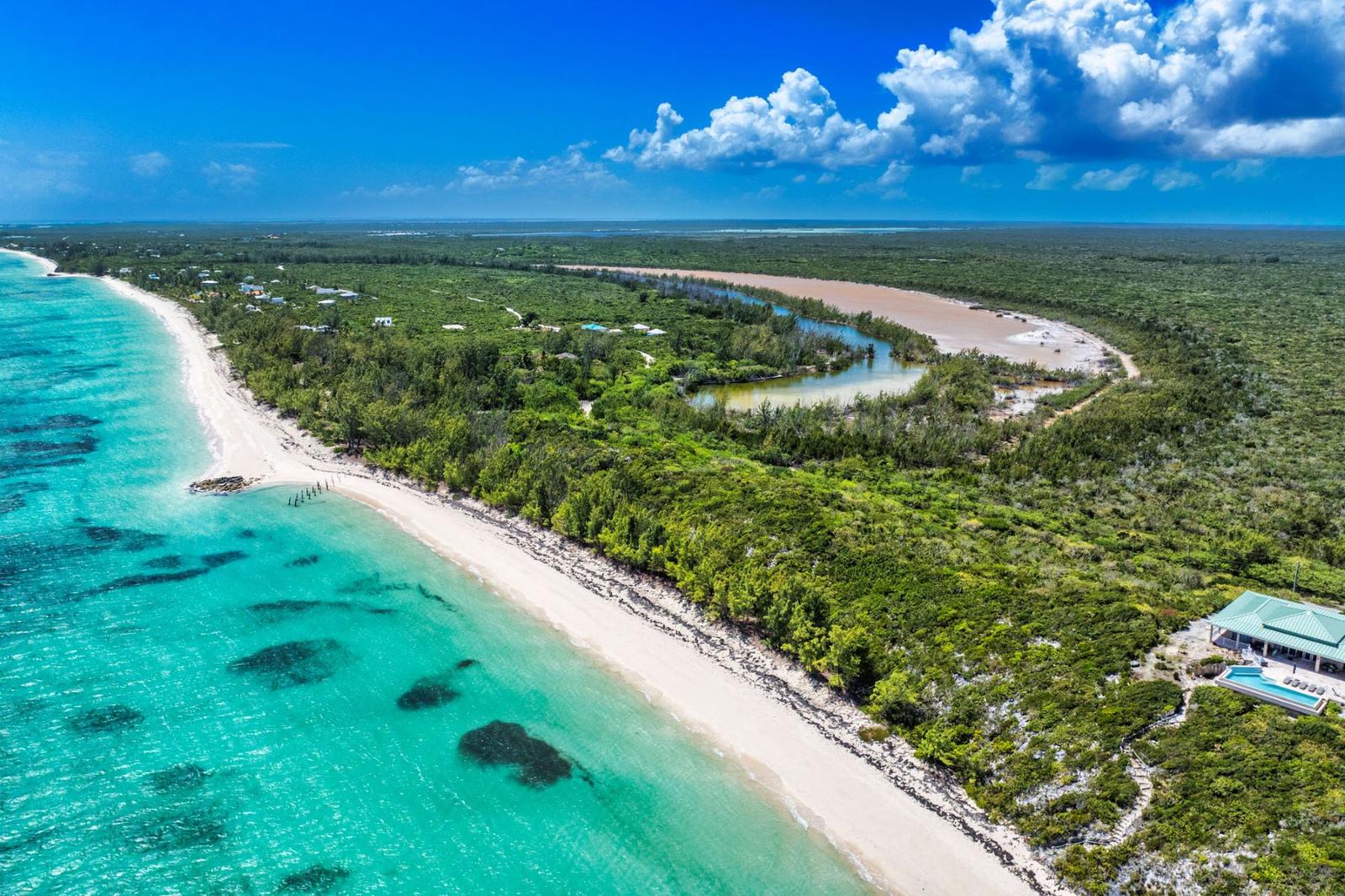 Development Beachfront Land North Caicos - 1.83 Acres - 470 Feet Frontage — photo 2