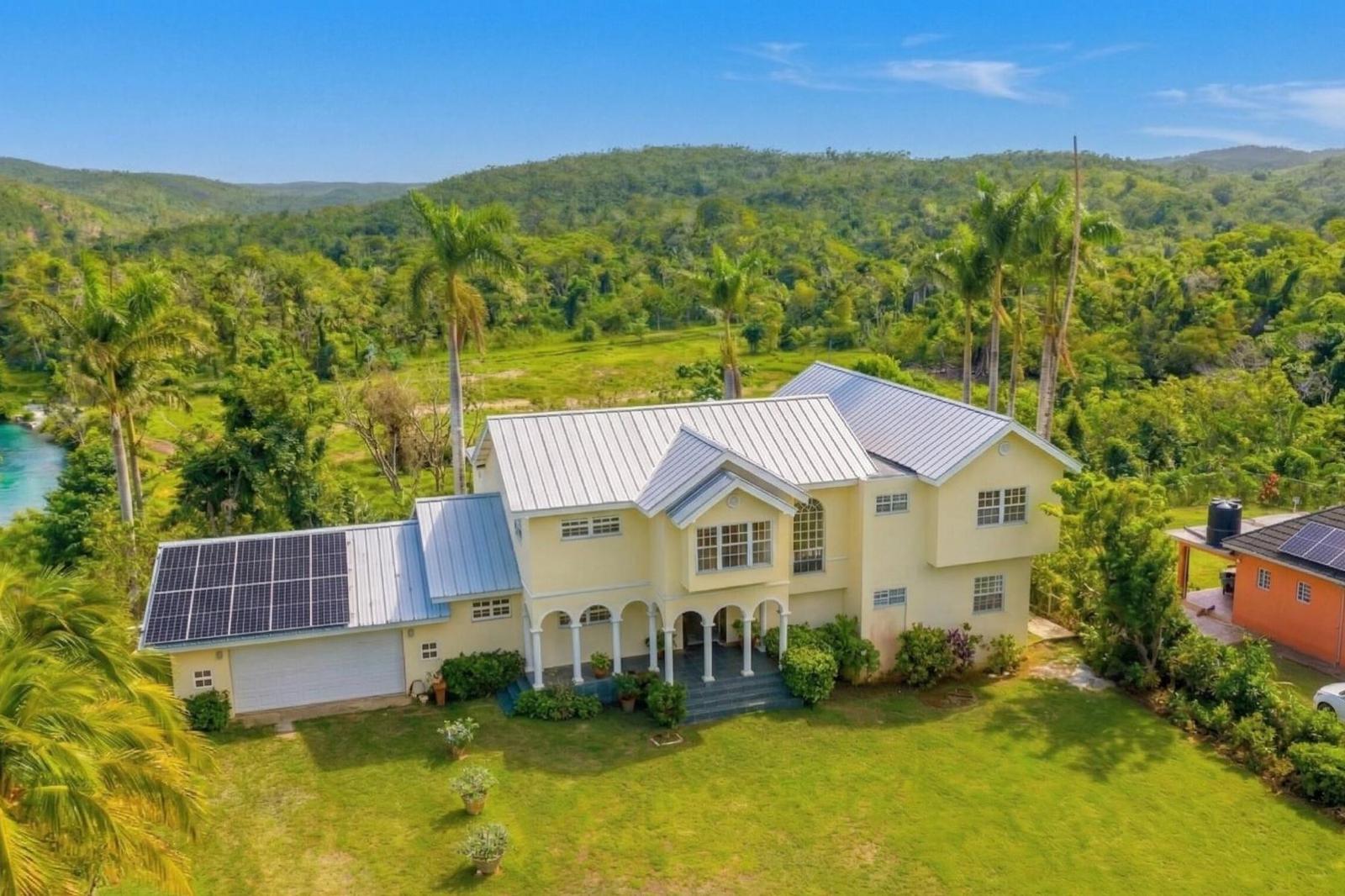 6 Bedroom House for Sale, Martha Brae, Trelawny, Jamaica — photo 3