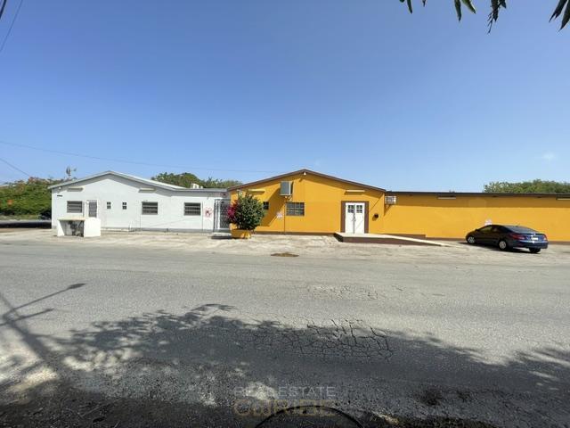 Centrally located large storage and commercial space — photo 1