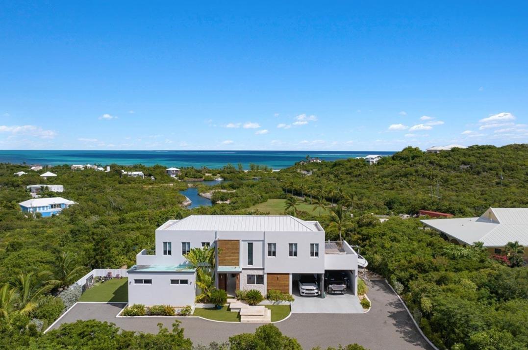 4 bedroom property for sale 
— Gecko Court 10 4BR Oceanview Villa at Turks and Caicos Islands. — photo 3