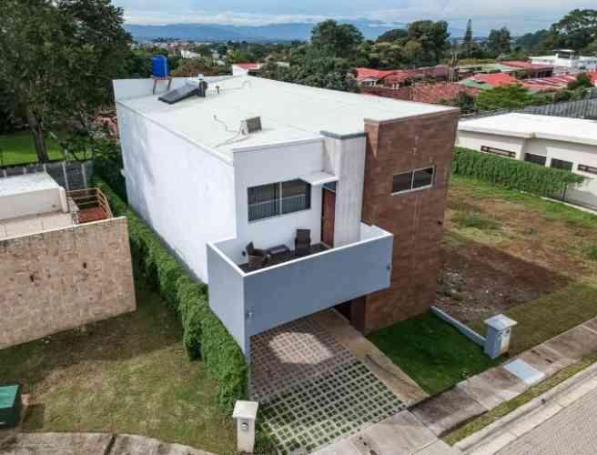 Modern house for sale in Condominio La Ceiba, San Isidro, Alajuela — photo 1