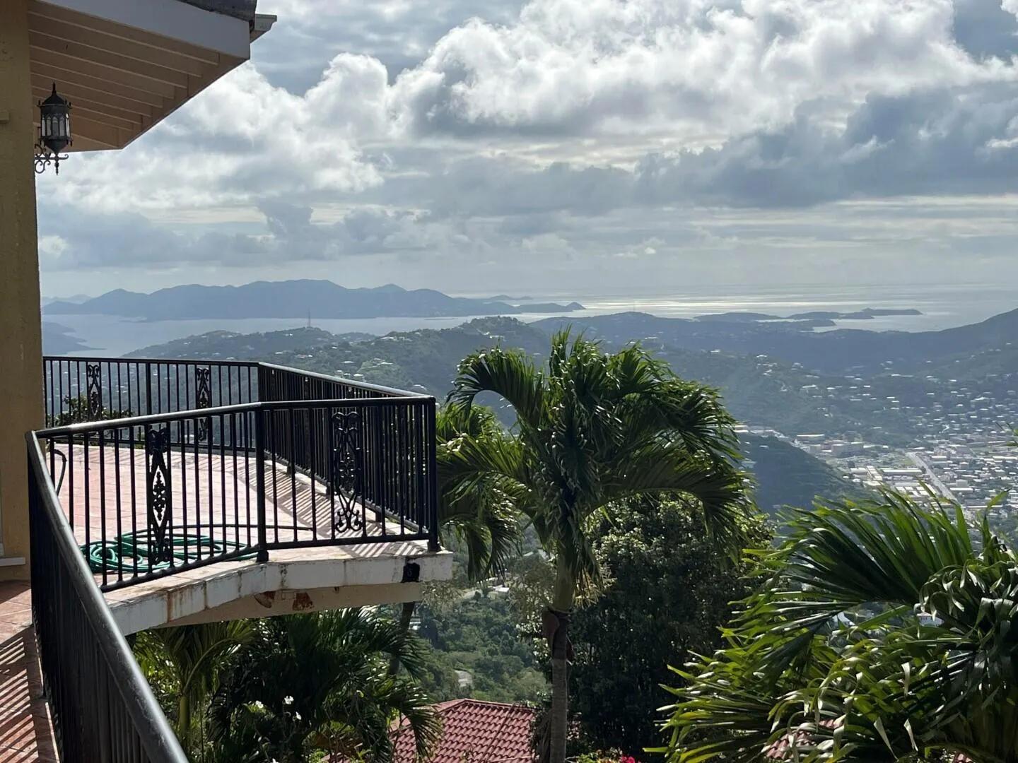 4 Bed, 4 Bath Villa with Stunning Views in St. Thomas — photo 2