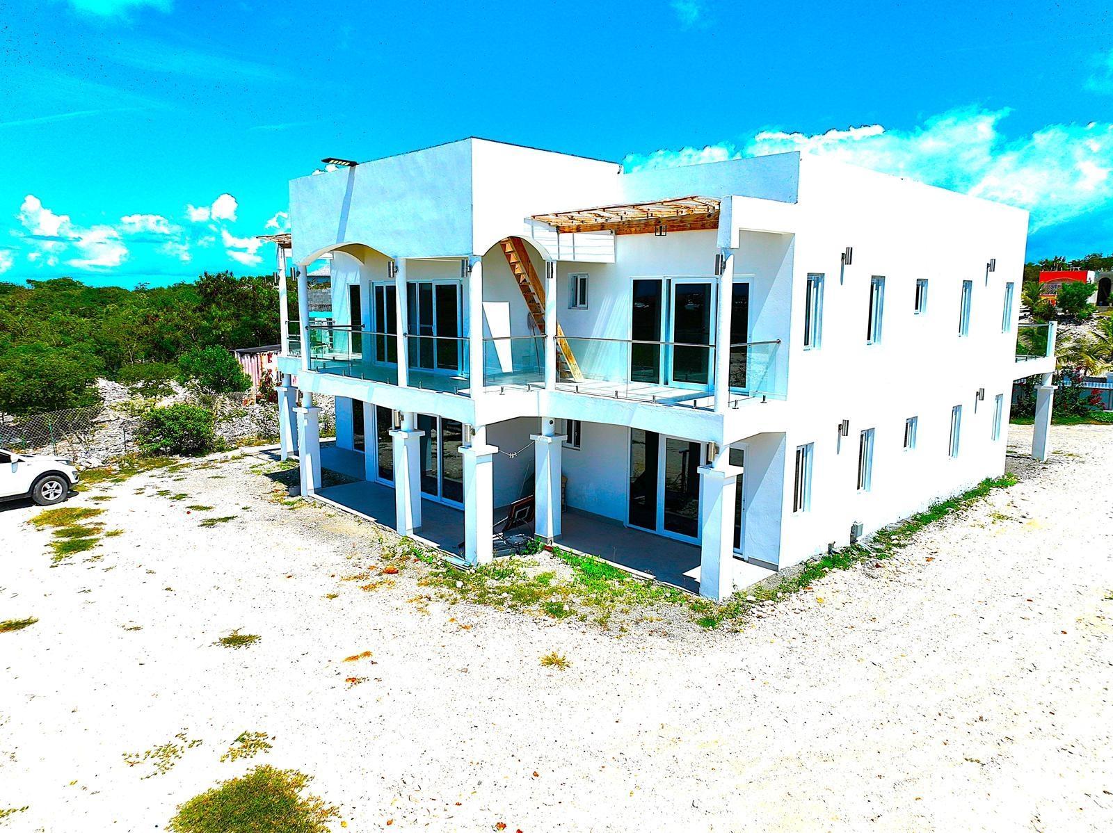 Half of a duplex, 3 bedrooms, 2.5 bathrooms in Providenciales, Turks and Caicos — photo 3