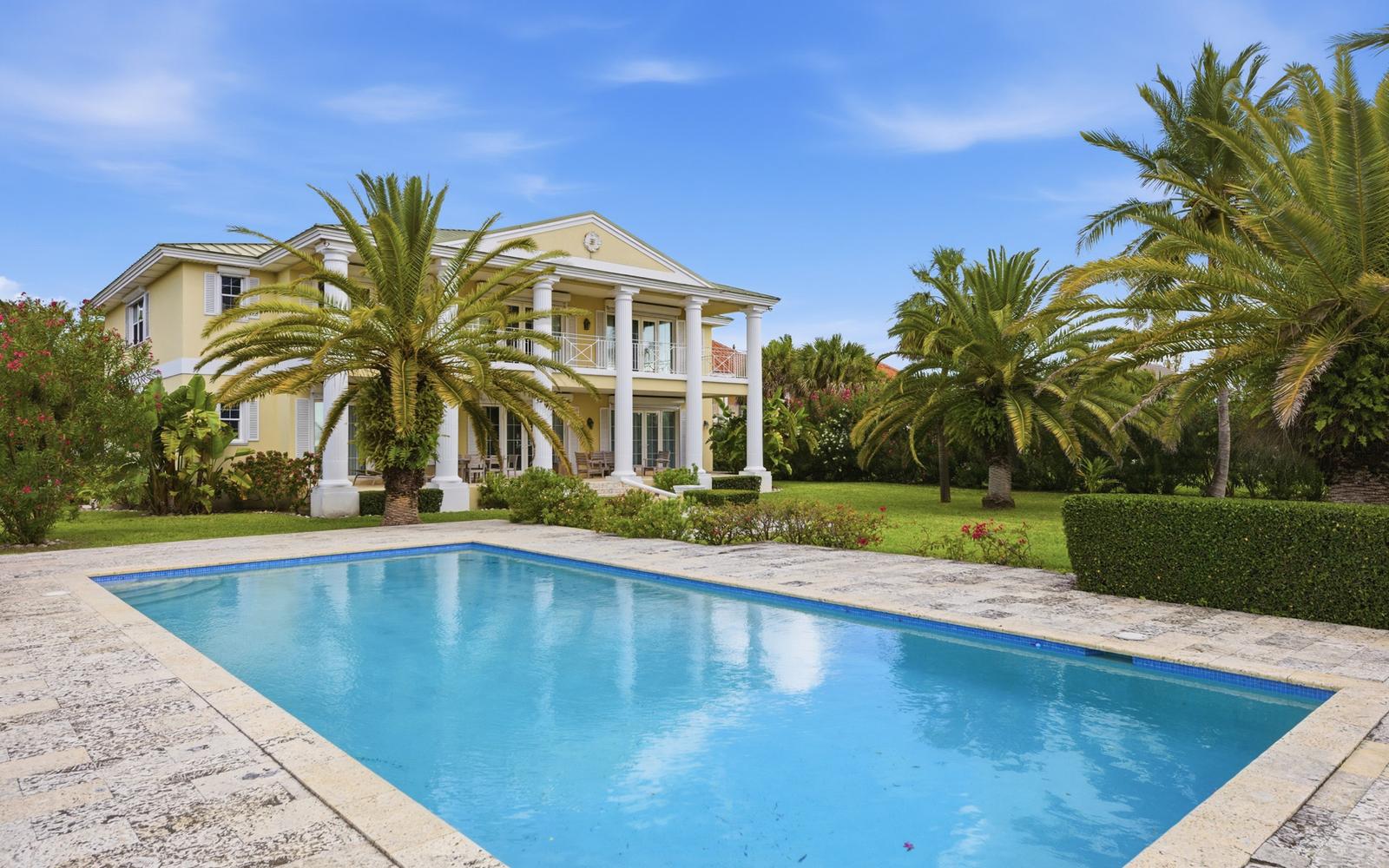 8 Bedroom Luxury Beachfront Estate for Sale, Fortune Cay, Grand Bahama — photo 1