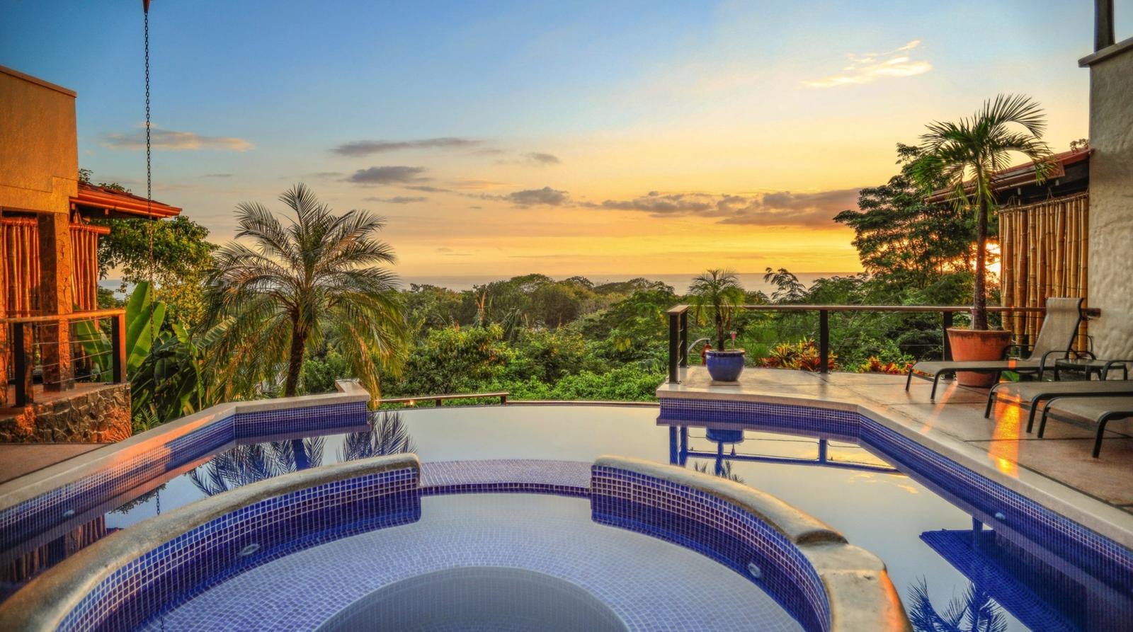 14 Bedroom Ocean-View Boutique Hotel for Sale, Playa Carmen, Puntarenas, Costa Rica — photo 1