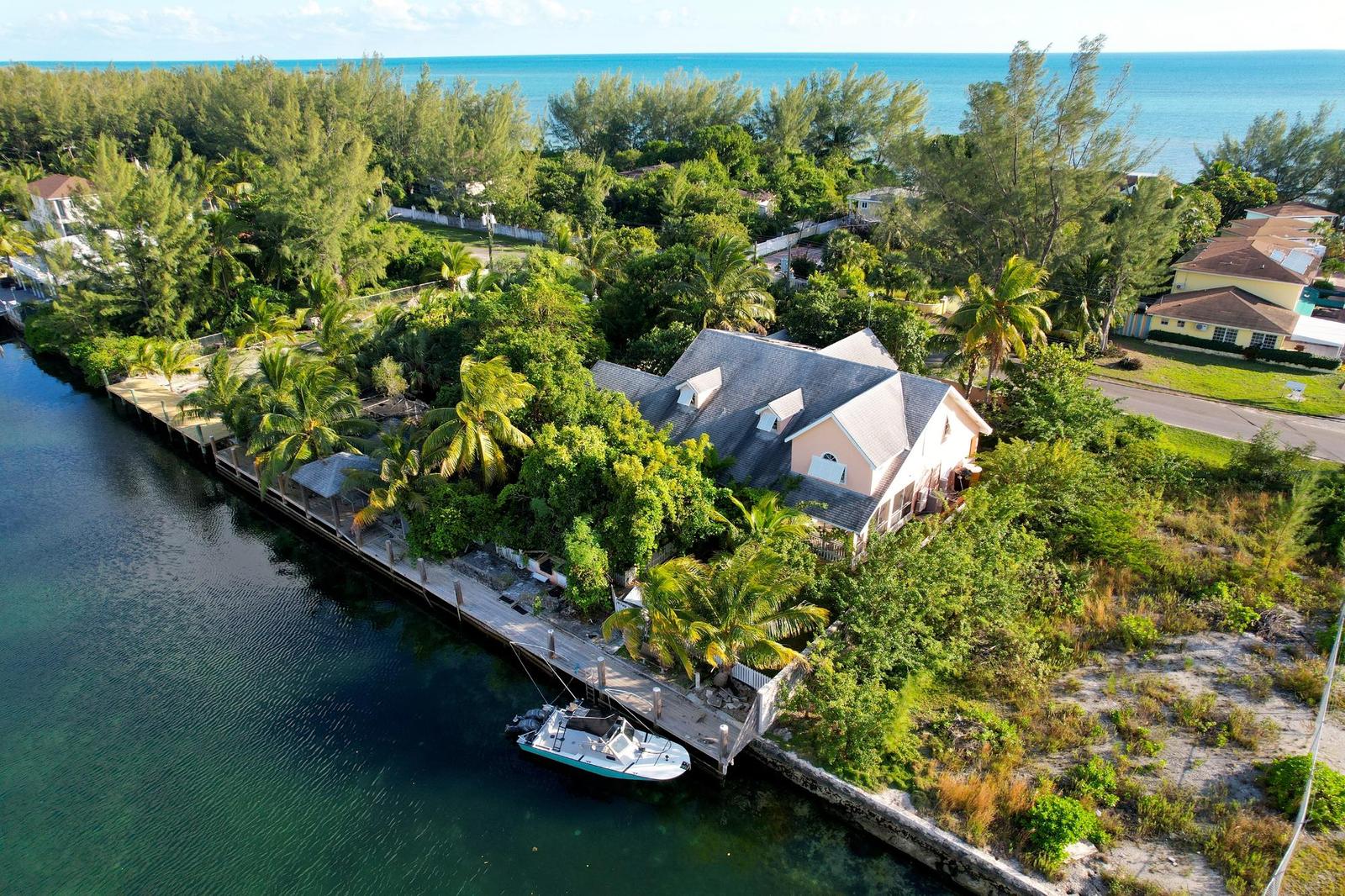 4 bedroom Residence for sale on RANFURLY DRIVE in Nassau / New Providence, The Bahamas — photo 1