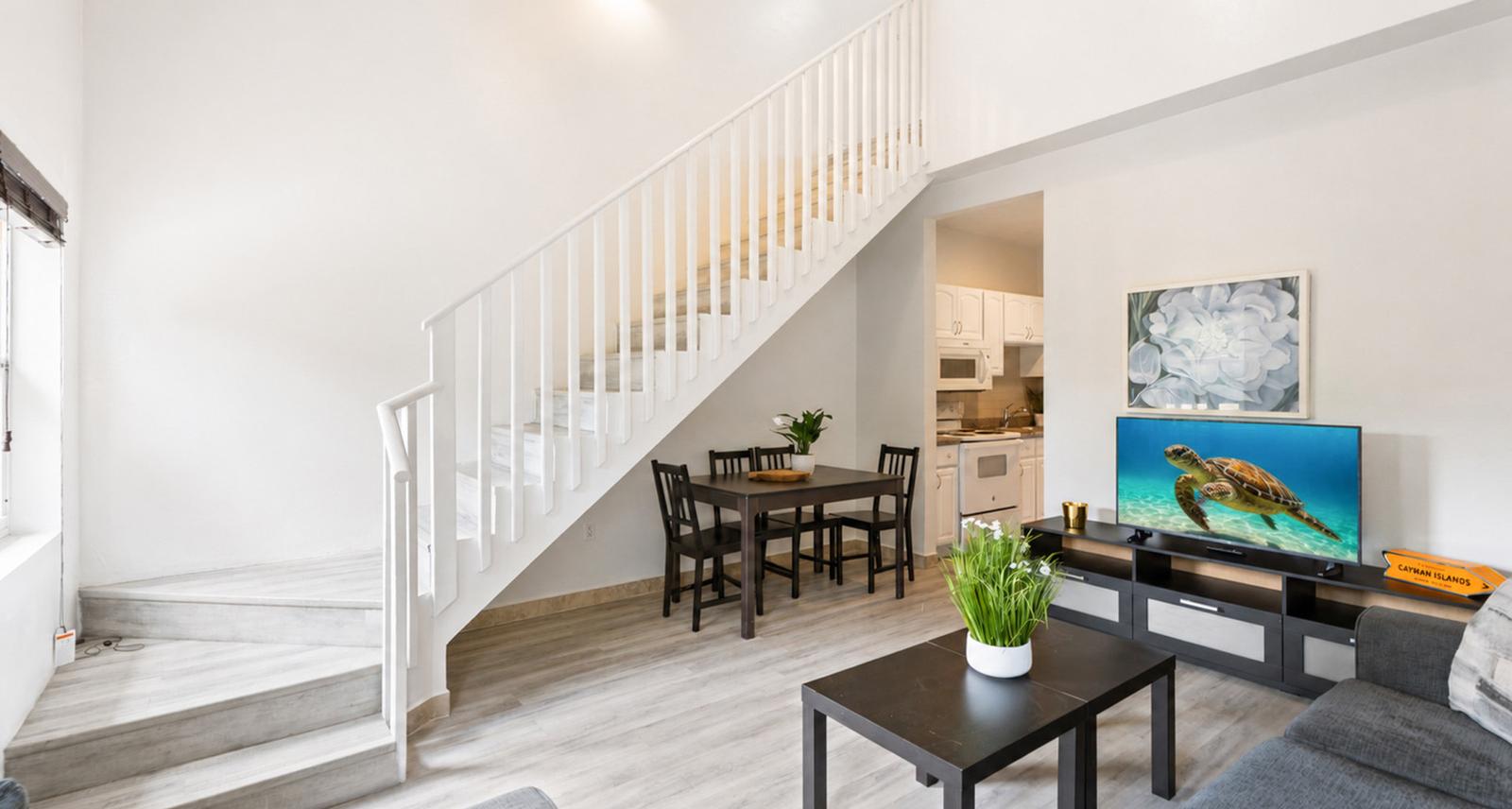 Freehold - Turnkey, Refreshed & — photo 2