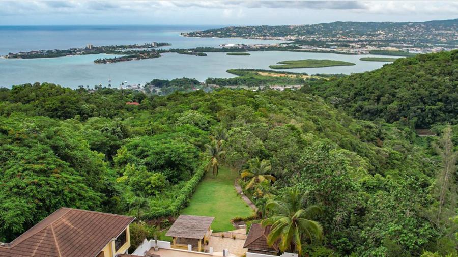 Walders Run Beautiful 5BR Jamaican Villa — photo 2