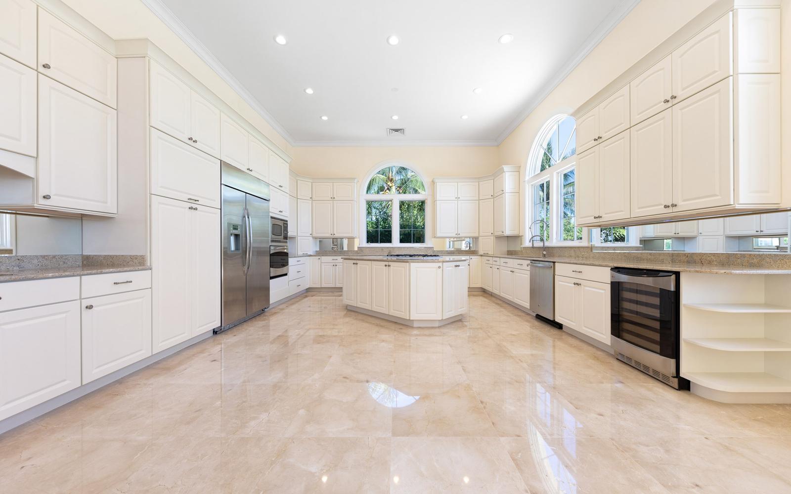 8 Bedroom Luxury House for Sale, Ocean Club Estates, Paradise Island, Bahamas — photo 5