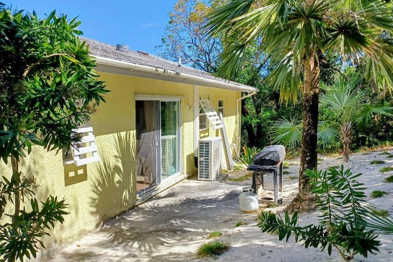 "The Seaside" 2-Bedroom Home Near Governor’s Harbour — photo 3
