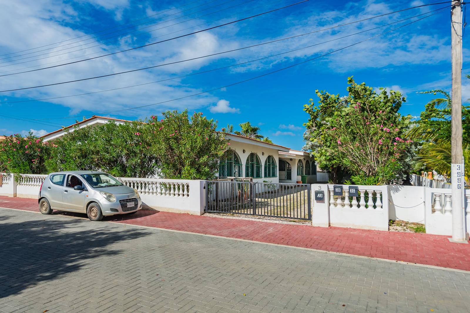 5 Bedroom Home for Sale, Kaya Luna 3, Belnem, Bonaire — photo 2