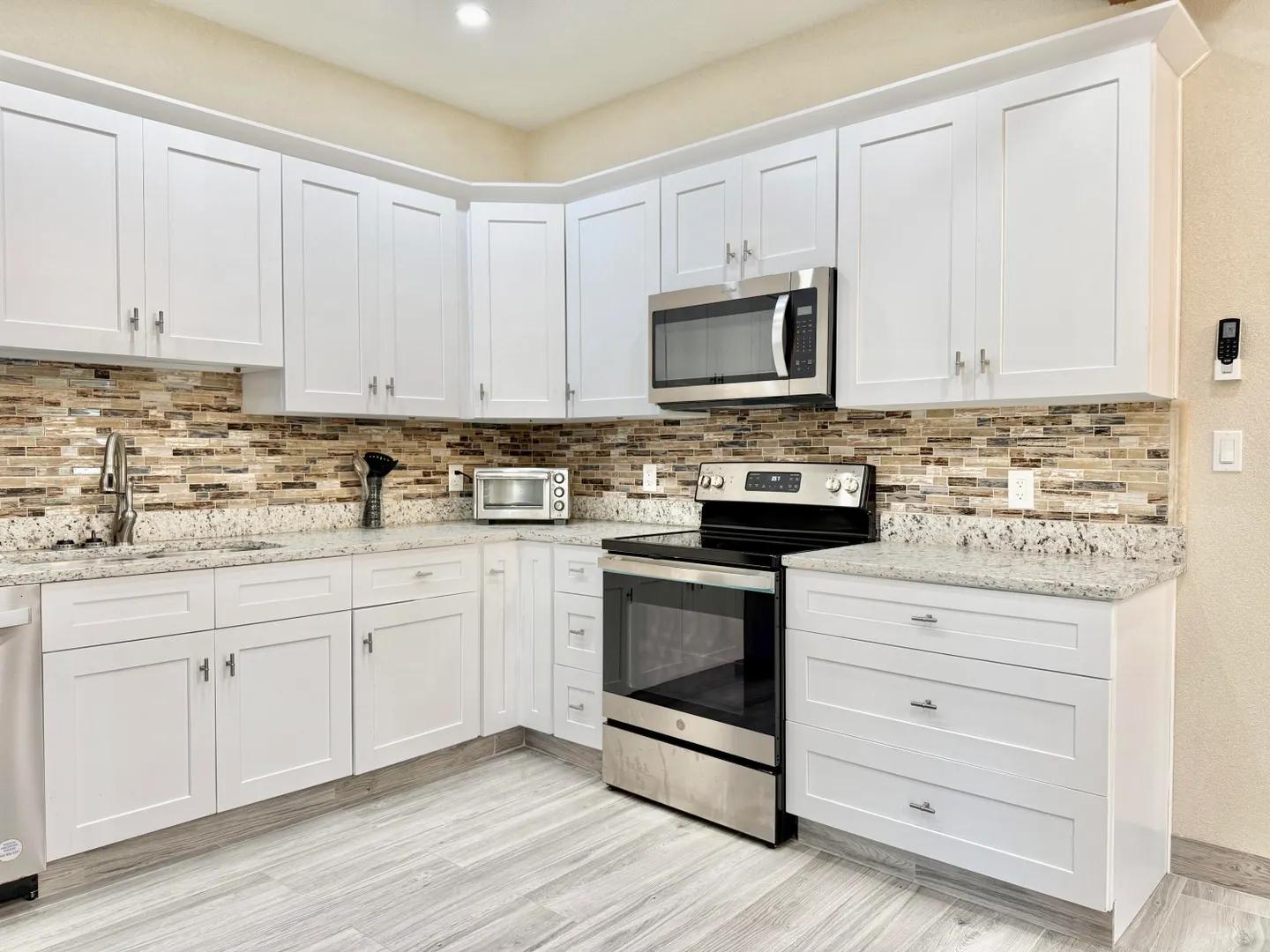 2 Beds 2 Baths Apartment with Ocean Views in Contant Ss — photo 5