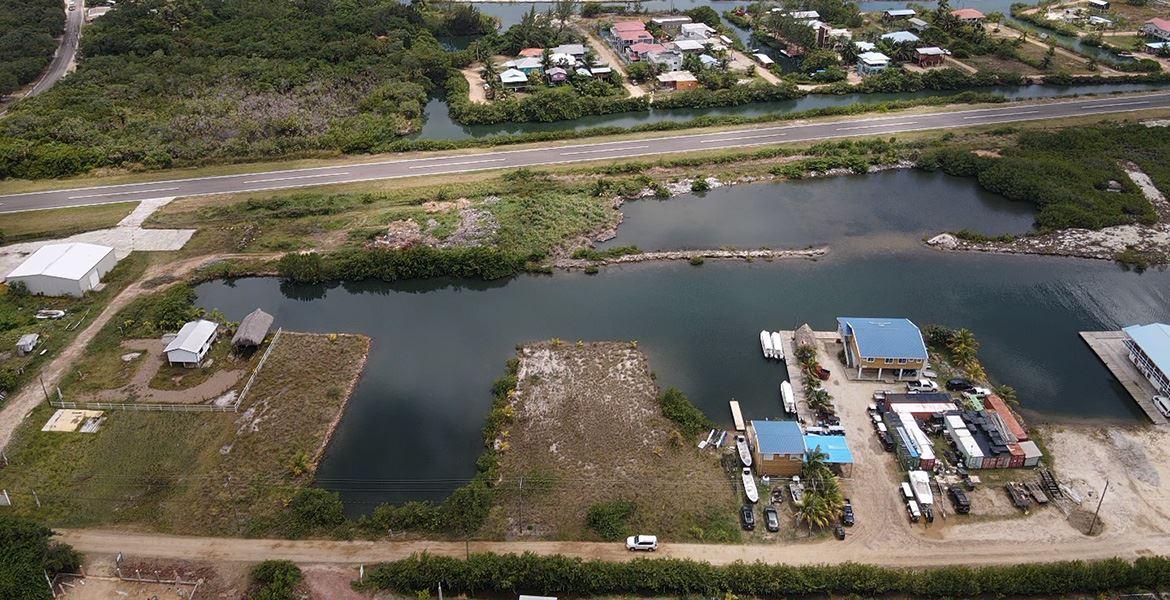 Boater’s Paradise: Prime 0.50 Acre Waterfront Lot in Placencia Harbor — photo 4