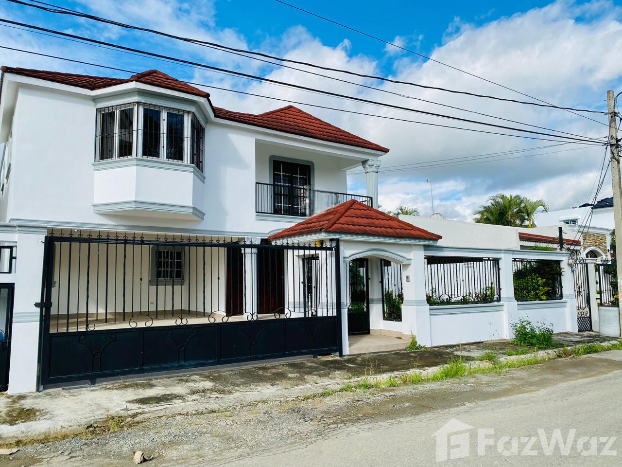 3 Bedroom House, Patio and Terrace for Sale in Villa María — photo 1