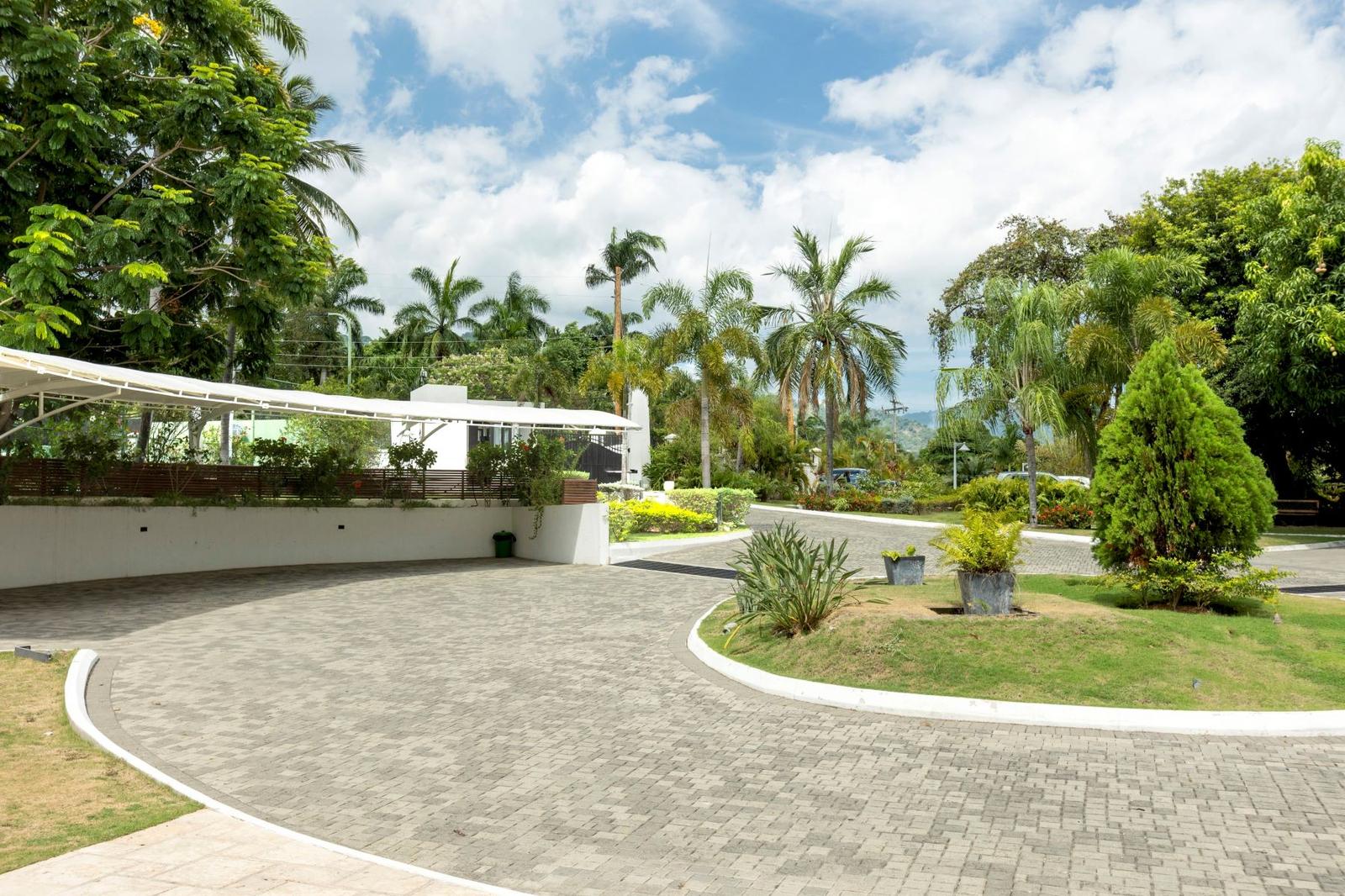 6 Bedroom Luxury Estate for Sale in Kingston, Jamaica — photo 3