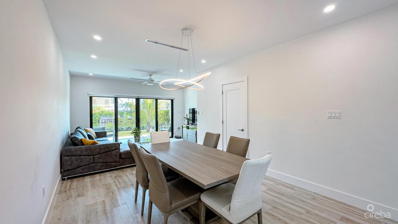 2 bedroom property for sale — The Lagoons 2 Bed Waterfront Townhouse in the Cayman Islands — photo 3