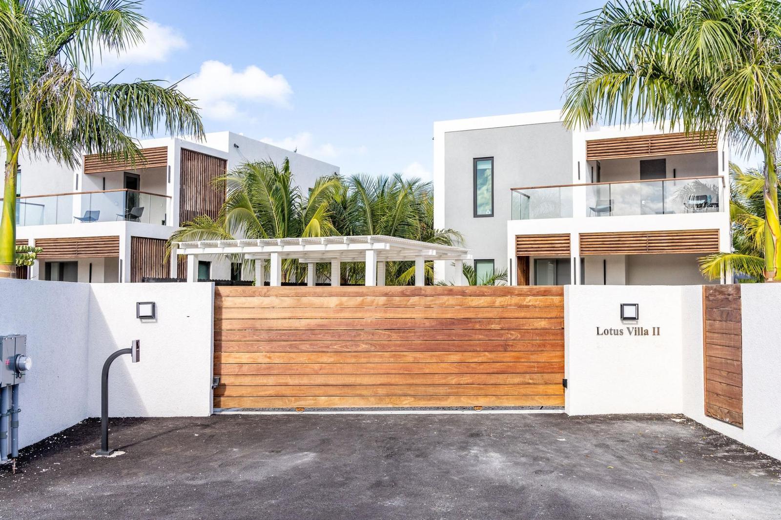LOTUS VILLA IN LEEWARD — photo 4