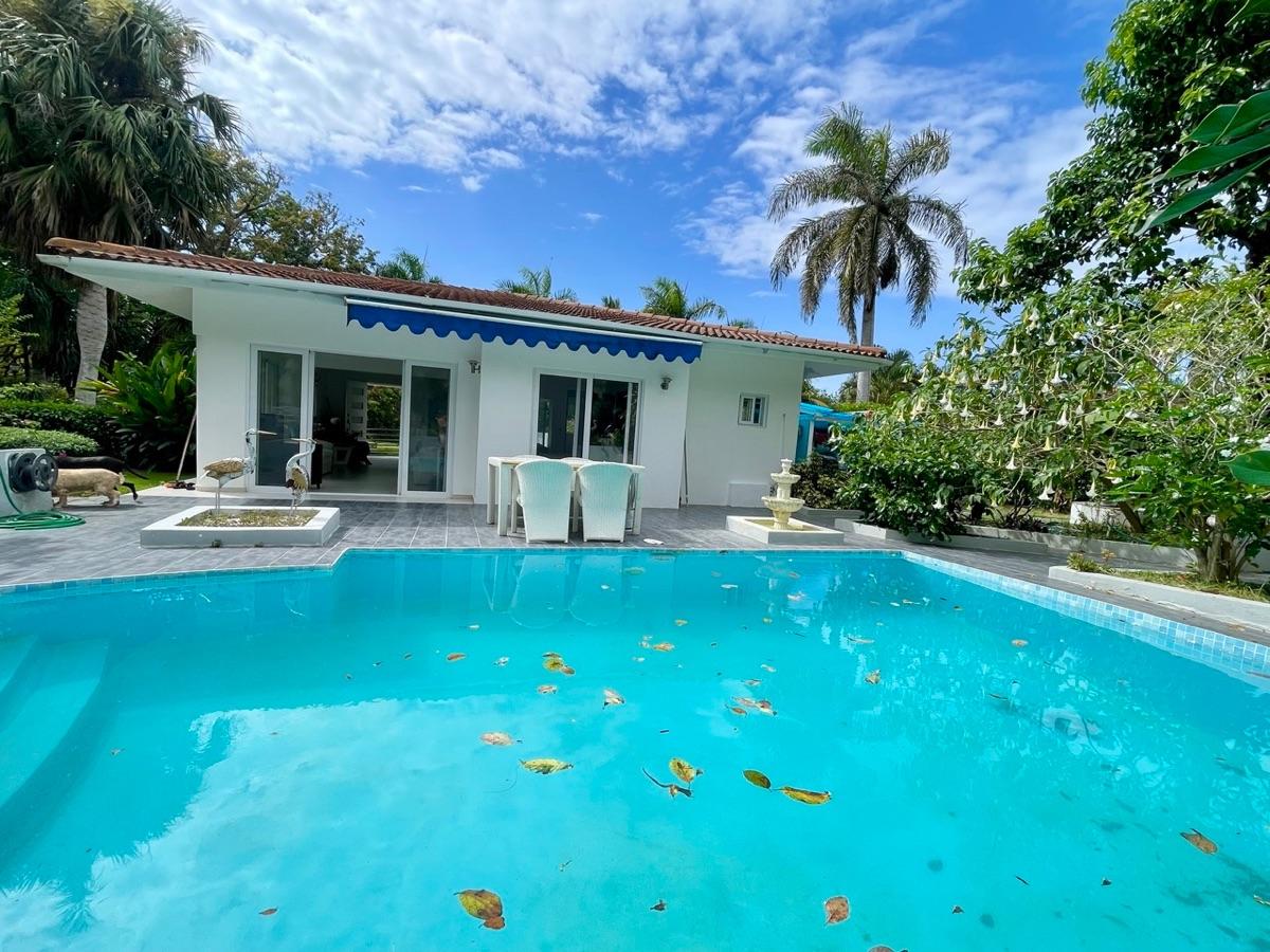 Charming Tropical Villa in a Peaceful Gated Community - Living Surrounded by Nature — photo 1