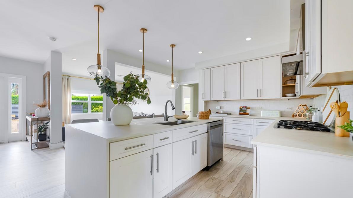 Bodden Town 6BR Renovated Home — photo 4