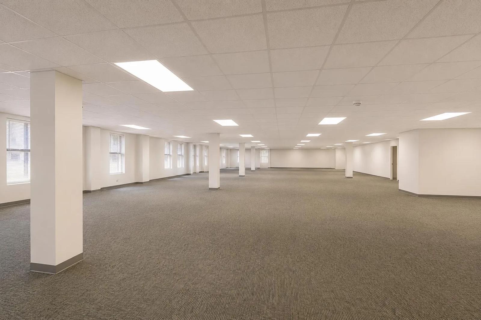 Commercial Flex Space For Lease - 129 Subbase, St. Thomas — photo 4