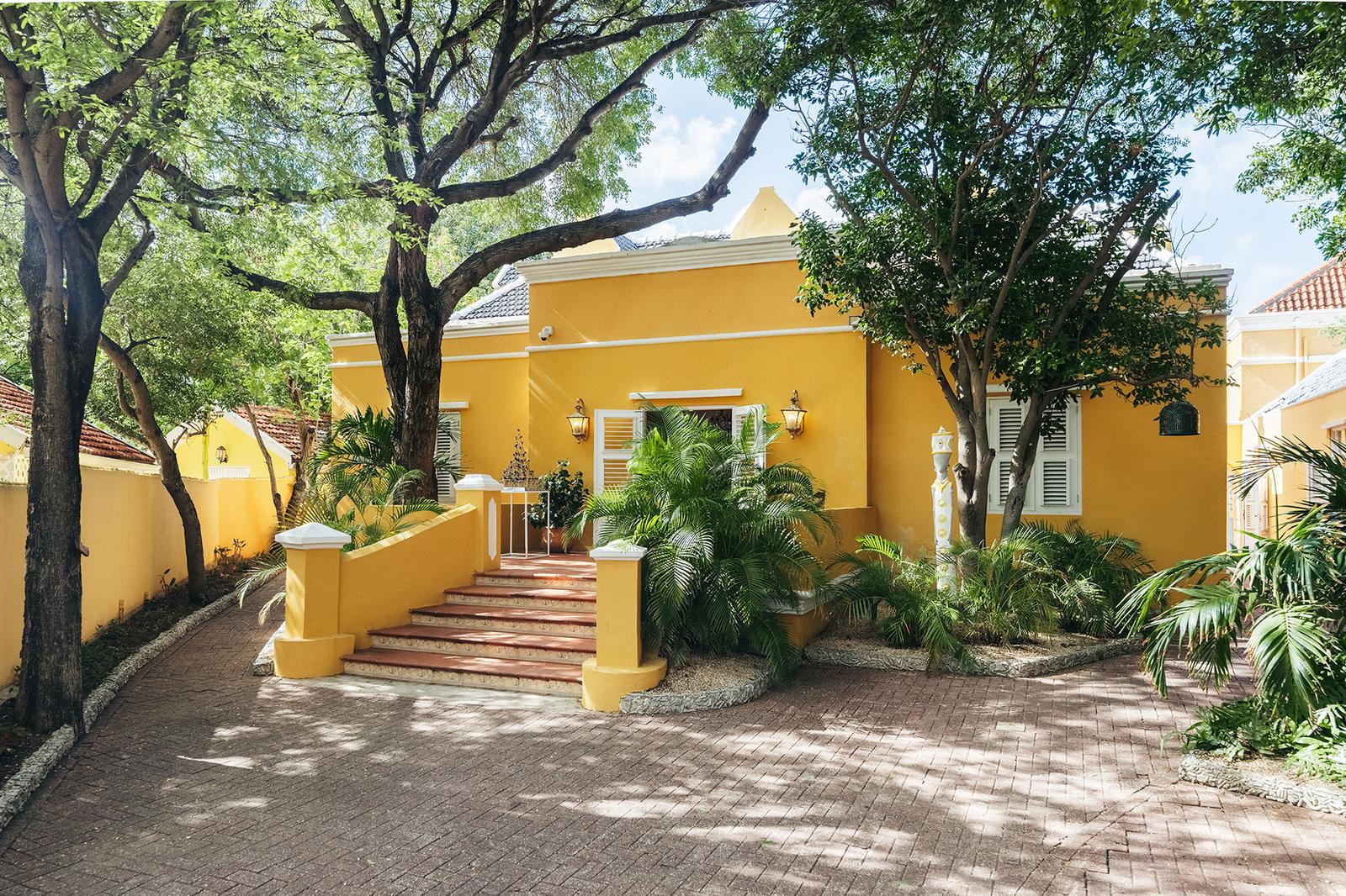 9 Bedroom Beachfront Estate for Sale, Penstraat, Punda, Pietermaai, Curacao — photo 4