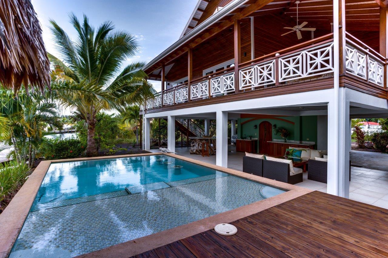 Exquisite Marina Home Priced to sell — photo 1
