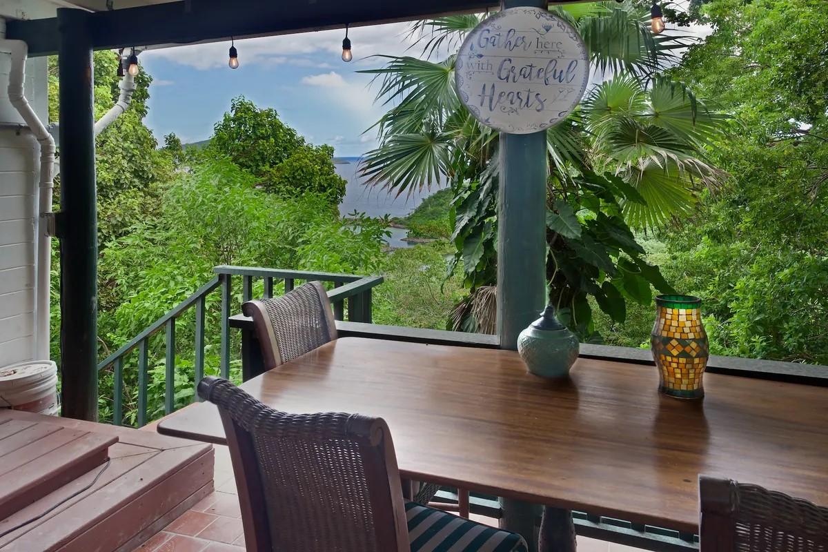 Charming Bungalow with Ocean View — photo 1