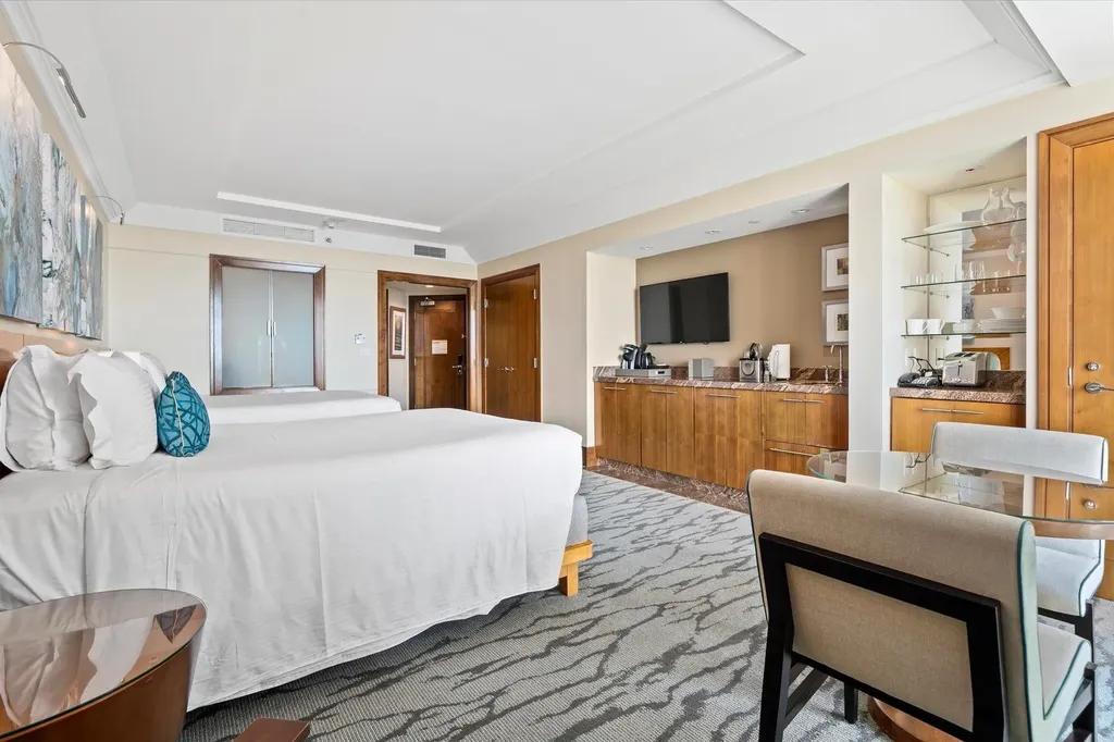 2-bedroom apartment in Paradise Island with ocean views — photo 4