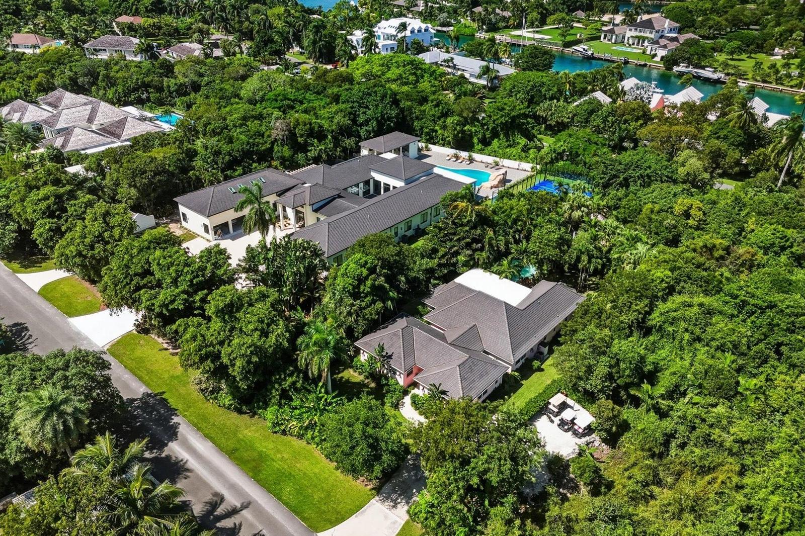 10 bedroom Residence for sale in Nassau, The Bahamas — photo 1