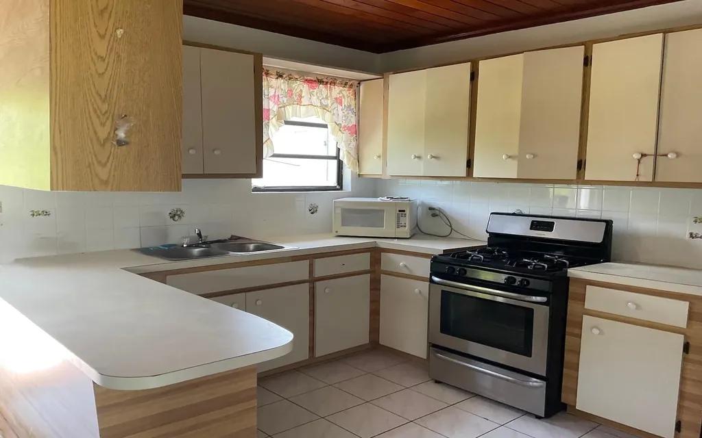 3-bedroom house in Mangrove Bush, Long Island — photo 4