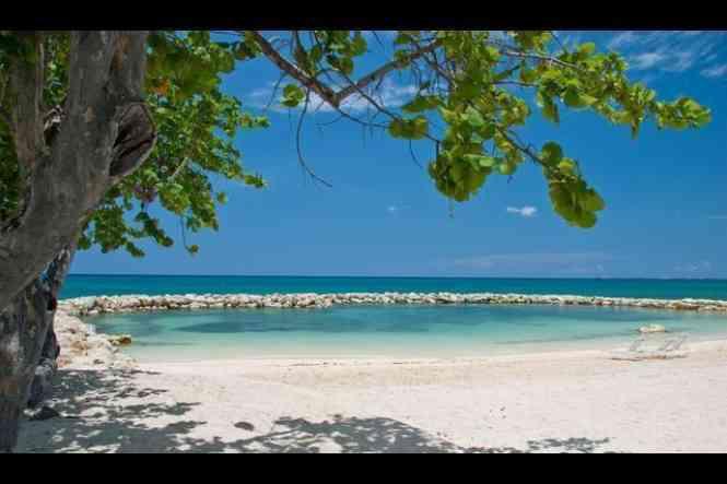 Apartment for sale in Seven Mile Beach, Cayman Islands — photo 3