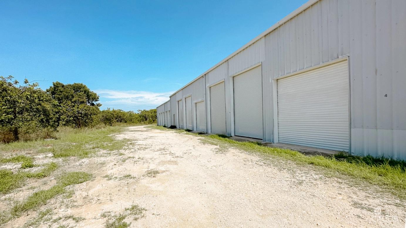 Little Cayman Warehouse (20 Units) And Land Sub-division 13 Lots — photo 4