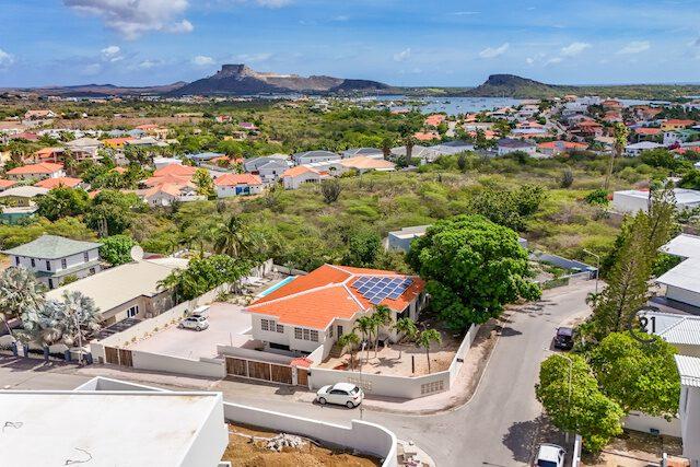 6 bedroom commercial for sale — Oost Jan Thiel Villa With Pool + 3 Turn-Key Apartments in Willemstad East, Curaçao — photo 3