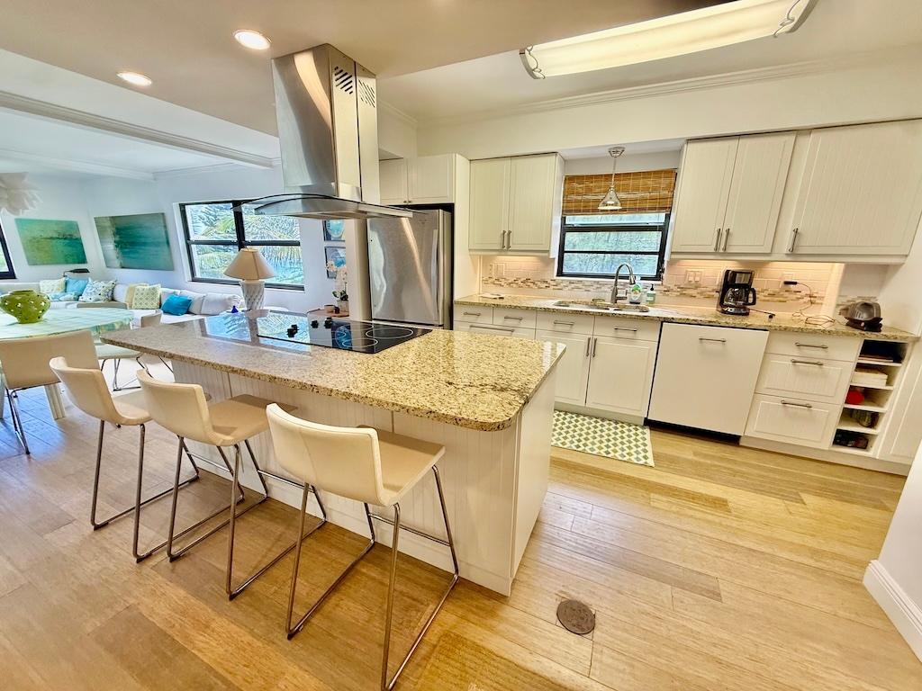 SILVER POINT CONDO — photo 4