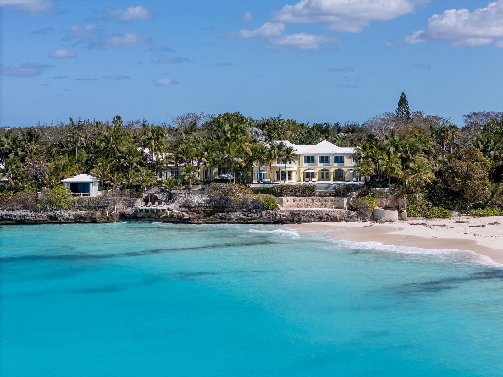 Extraordinary 10 Bedroom Beachfront Estate for Sale, Old Fort Bay, New Providence, Bahamas — photo 2