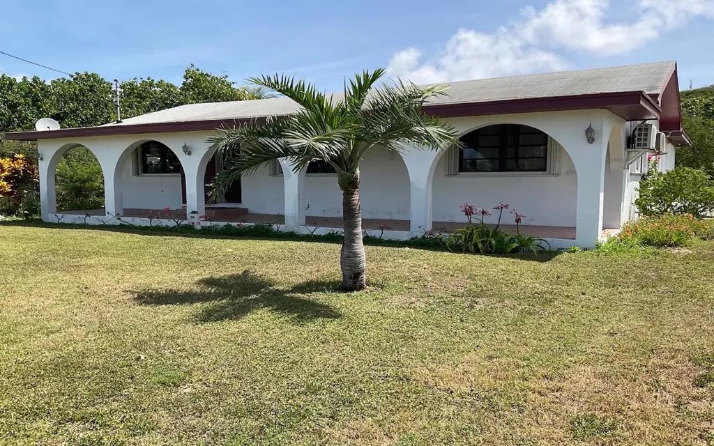 3-bedroom house in Mangrove Bush, Long Island — photo 1