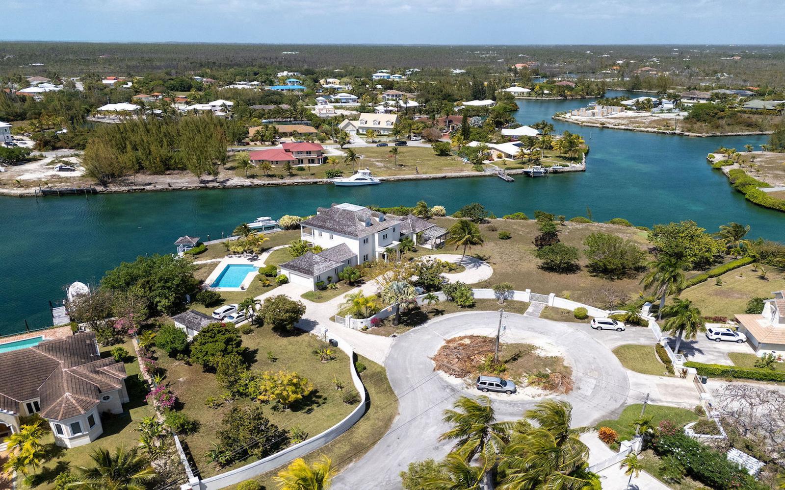 4 Bedroom Luxury Waterfront Home for Sale, Fortune Bay, Freeport, Grand Bahama, Bahamas — photo 3