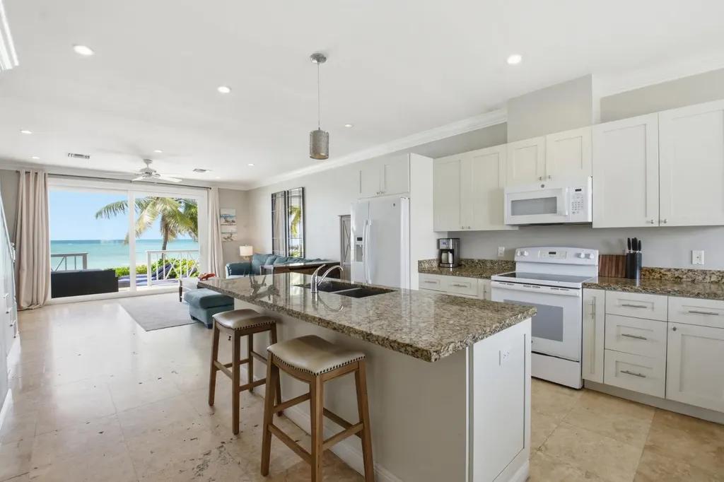 4-bedroom townhouse in Palm Cay, Paradise Island — photo 3