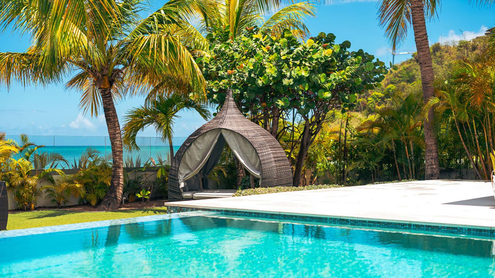 3 Bedroom Luxury Beachfront Villa for Sale, South Finger, Jolly Harbour, Antigua — photo 1