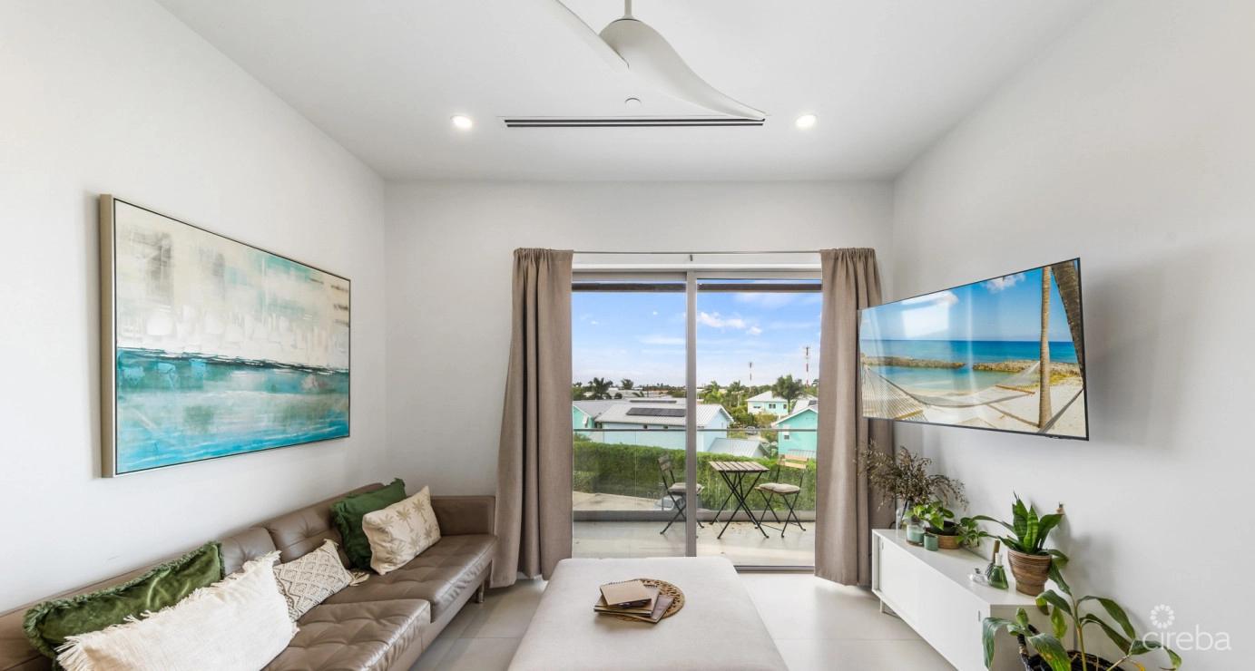 Rare Oversized 1-bed + Den Condo for Sale in Harbour Walk Residences — photo 4