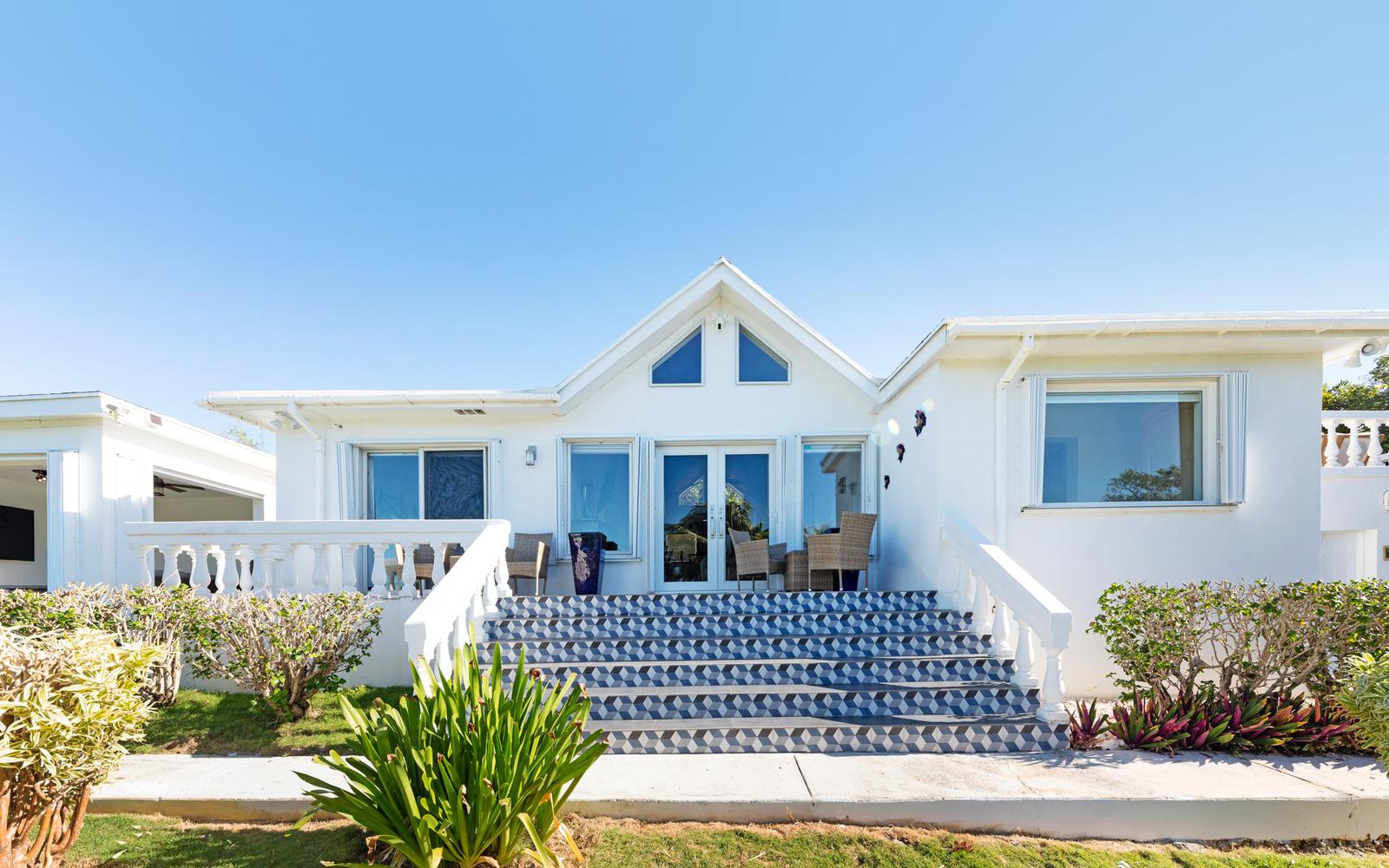 Ocean View, Paradise Bahama Villa, Lot 21 Block 27, Rainbow Bay - MLS 64456 — photo 1