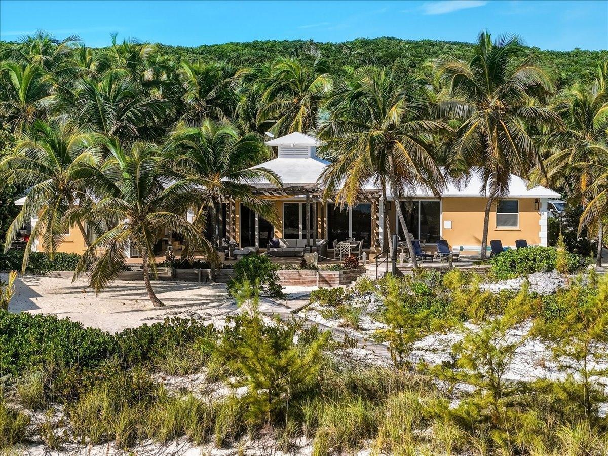 LATITUDE ADJUSTMENT - 5 Bedroom Beachfront Residence in Exuma — photo 1