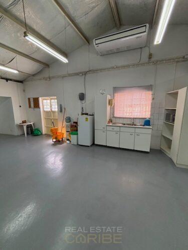 Centrally located large storage and commercial space — photo 5