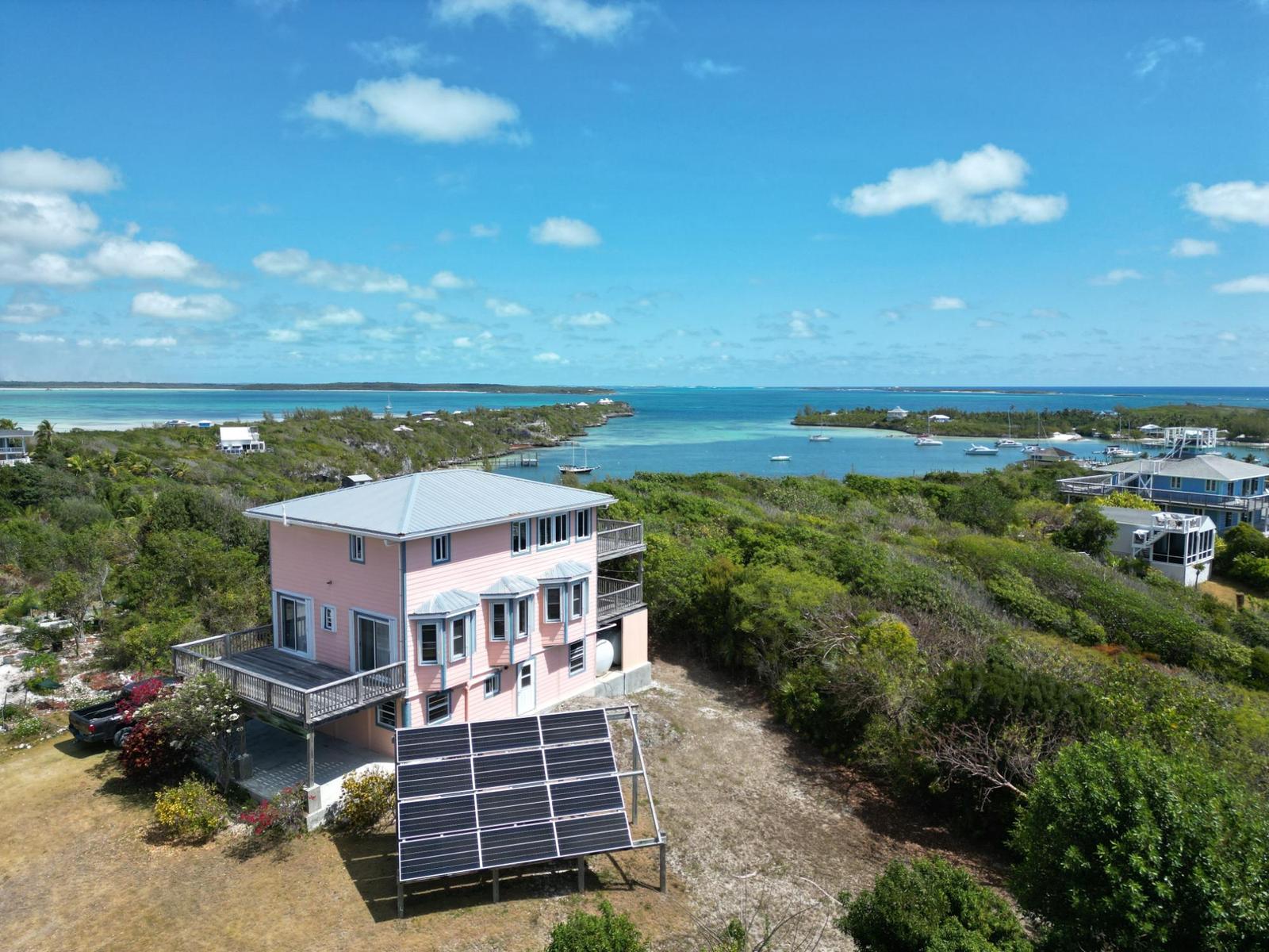 4 Bedroom Hilltop Residence with Deeded Dock Slip in Abaco Islands — photo 2